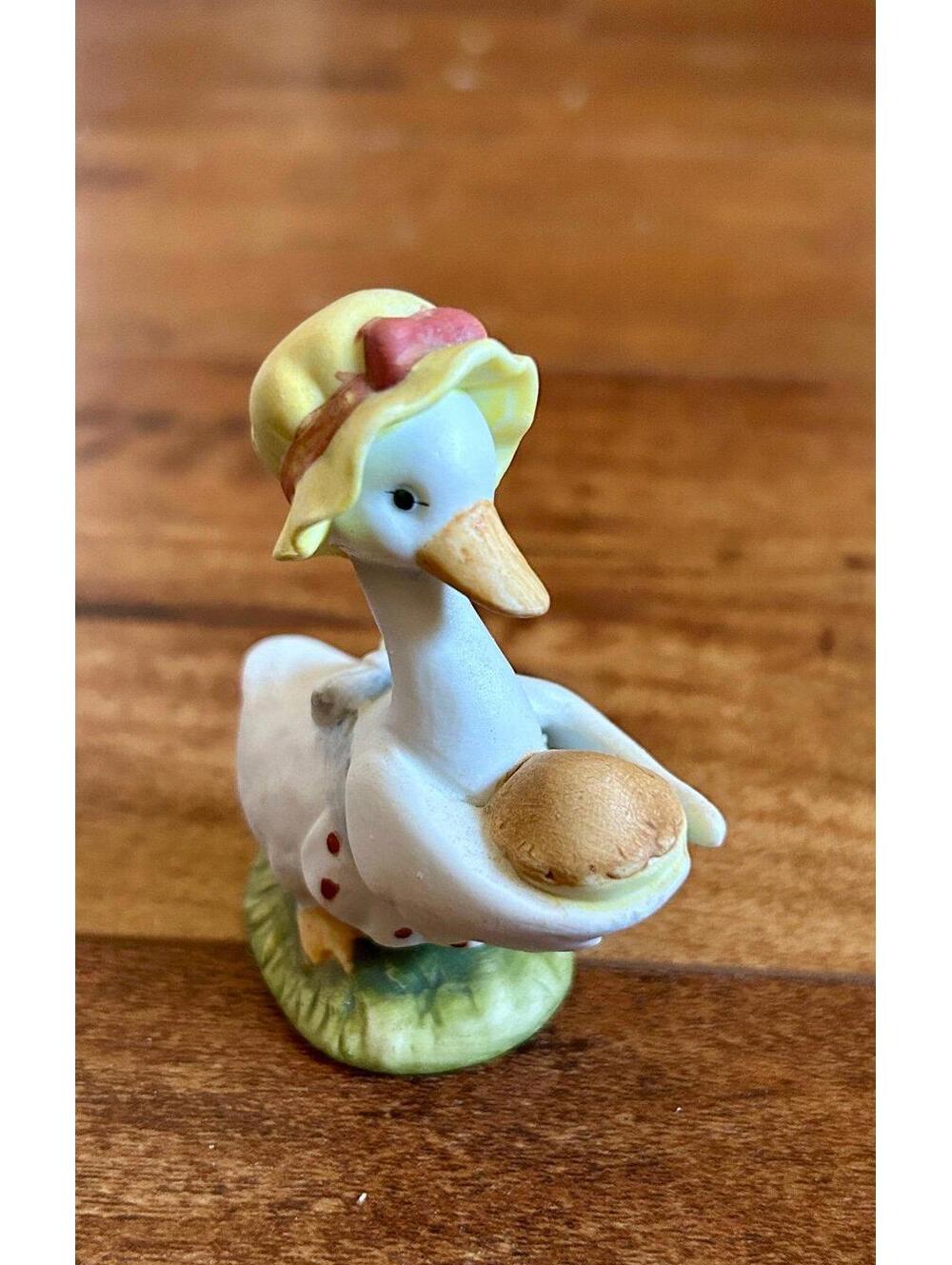 Vintage Lefton MOTHER GOOSE BAKING Hand Painted Bone China Taiwan 3" Tall
